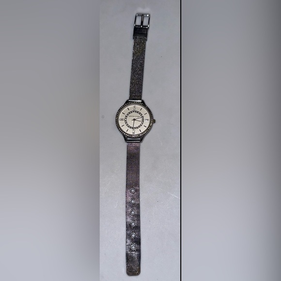 Watch - Picture 2 of 3